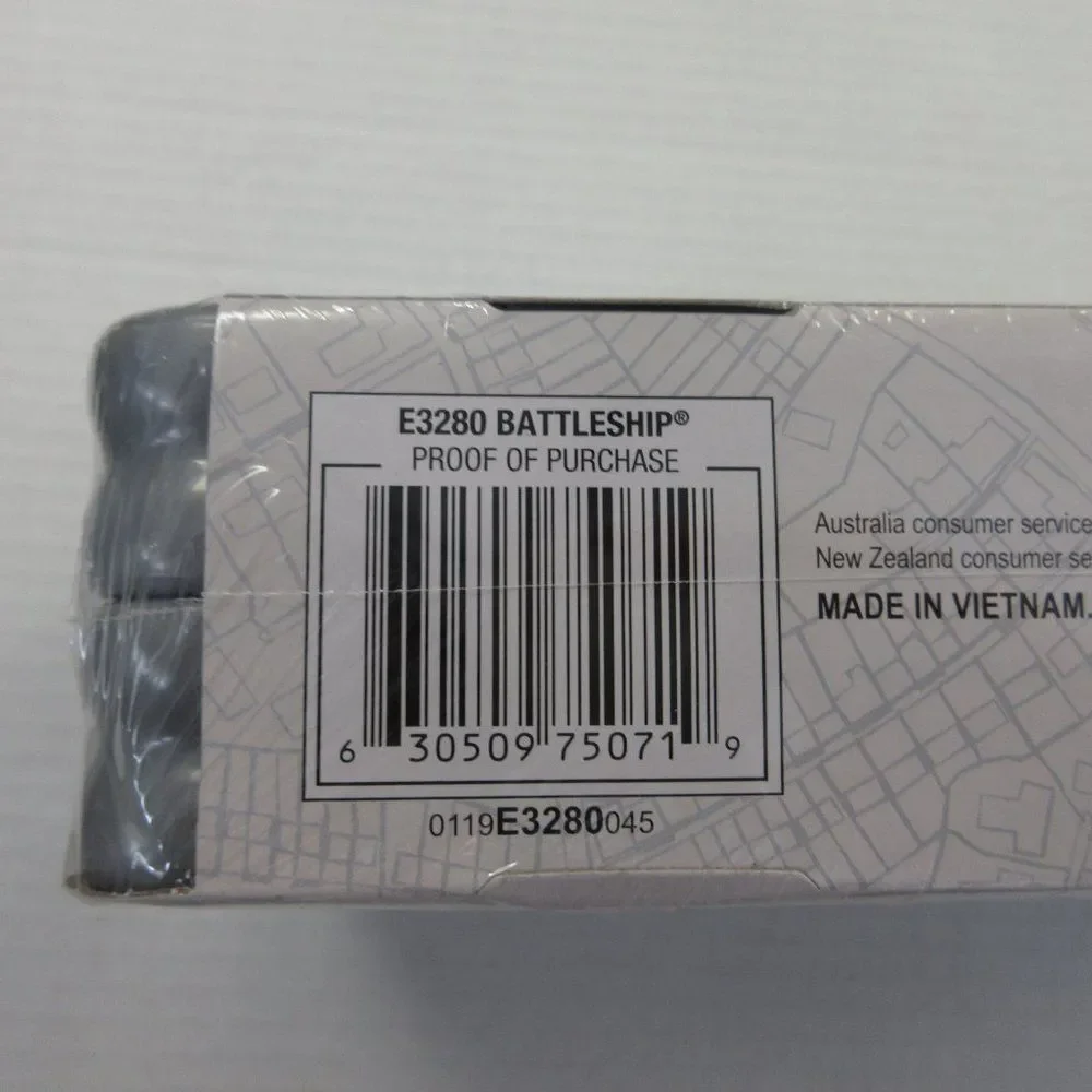 HASBRO BATTLESHIP Gaming Road Trip Full Game Play Portable Case Factory Seal NEW